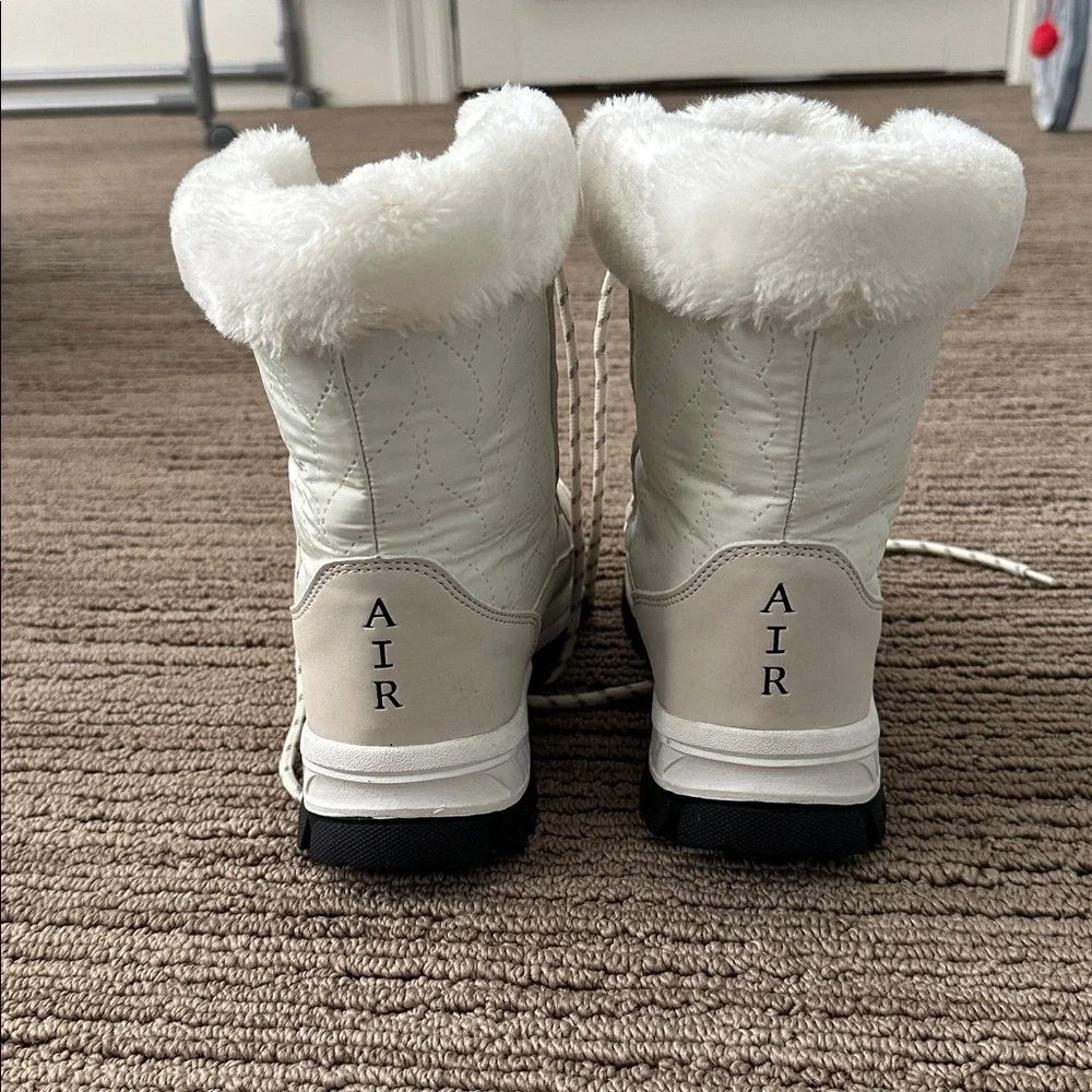 Women's Winter Fur-Lined Lace-Up Boots in Cream